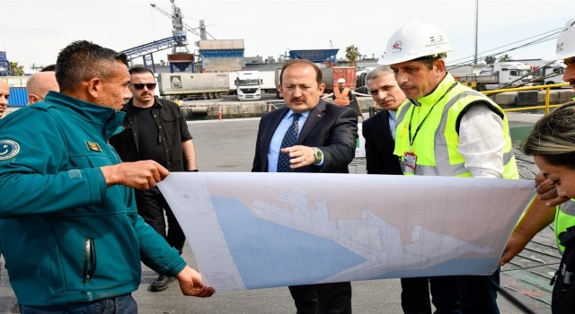 Vali Pehlivan: 39 gemi ile gelen 242 yardım tırı afet bölgesine gönderildi