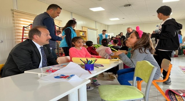 Vali Pehlivan, depremzedelerle buluştu