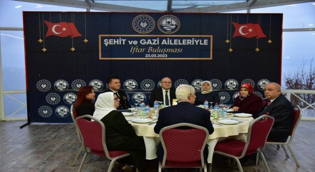 Vali Tutulmaz, şehit aileleri ve gazilerle iftarda bir araya geldi