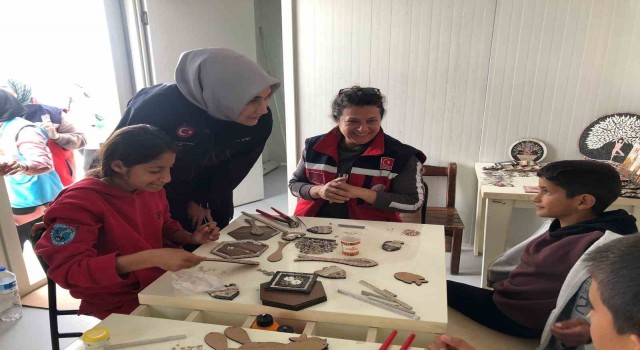 Vali Yiğitbaşı, deprem bölgesinde çalışmalarını sürdürüyor
