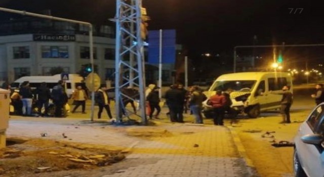Vanda 3 ayrı trafik kazası; 3 yaralı