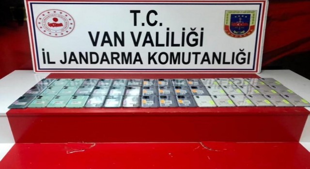 Vanda 48 adet kaçak akıllı cep telefonu ele geçirildi