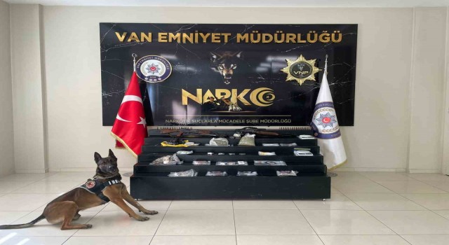 Vanda ‘Kökünü Kurutma operasyonu: Yarım tondan fazla uyuşturucu ele geçirildi