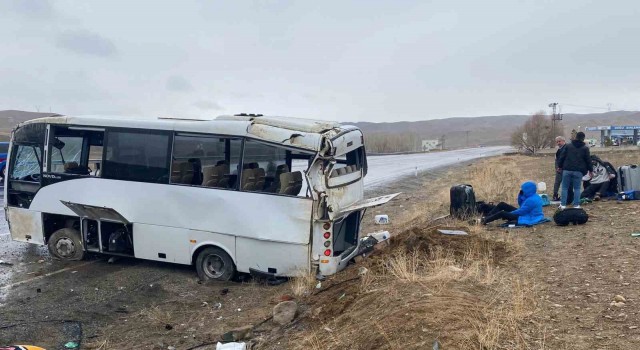 Vanda sporcuları taşıyan midibüs devrildi: Çok sayıda yaralı var