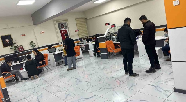 Vanda vatandaşlar nüfus müdürlüklerine akın etti