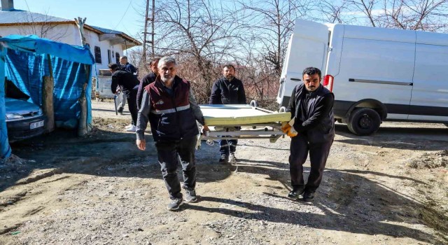 Vanda yatağa tabi vatandaşlara hasta yatağı hediye edildi