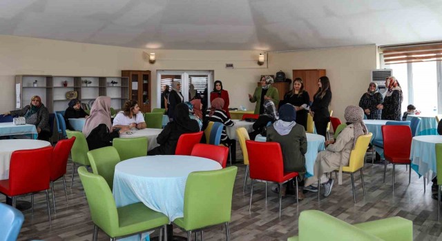 Vandaki depremzede kadınlar ‘8 Martta unutulmadı