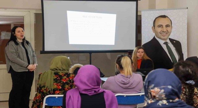 Yalova Belediyesinin seminerleri devam ediyor