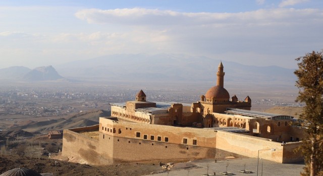 Yapımı 99 yıl süren tarihi saray: “İshak Paşa Sarayı”