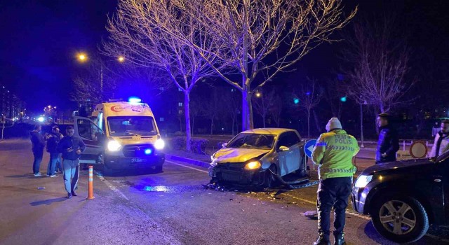 Yaralamalı kazaya karışan sürücü olay yerinden firar etti