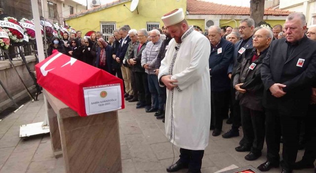 Yargıtay Onursal Cumhuriyet Başsavcısı Kanadoğlu, Ayvalıkta son yolculuğuna uğurlandı