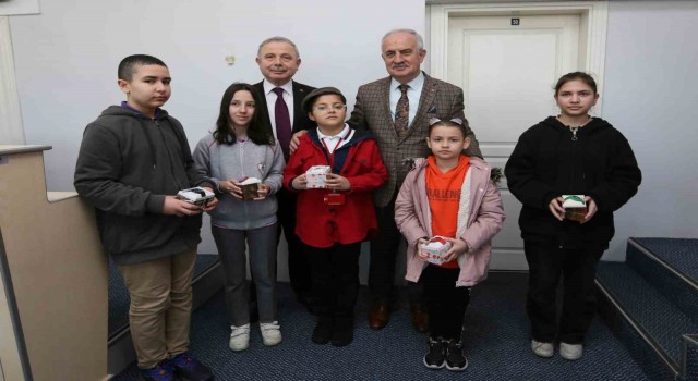 Yarışmada dereceye giren öğrencilere Başkan Aygünden ödül