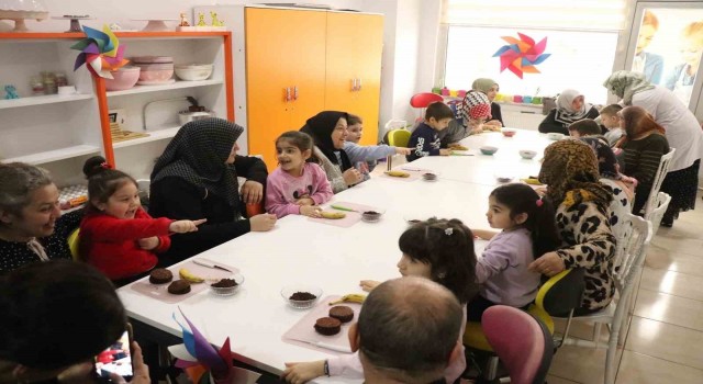 Yaşlı bireyler torunlarıyla buluştu mutfakta hünerlerini sergiledi