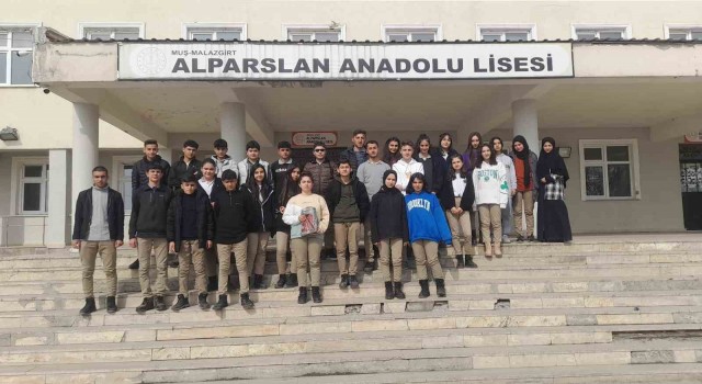 Yemek harçlıklarını birleştirip depremzedelere gönderdiler