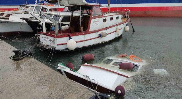 Yenikapıda feribotun oluşturduğu dalga balıkçı teknesini batırdı: O anlar kameraya yansıdı