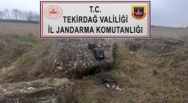 Yetkili gibi giyinip define ararken kıskıvrak yakalandılar