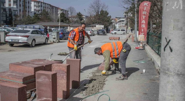 Yıldırım Beyazıt Mahallesinde kaldırım çalışmaları