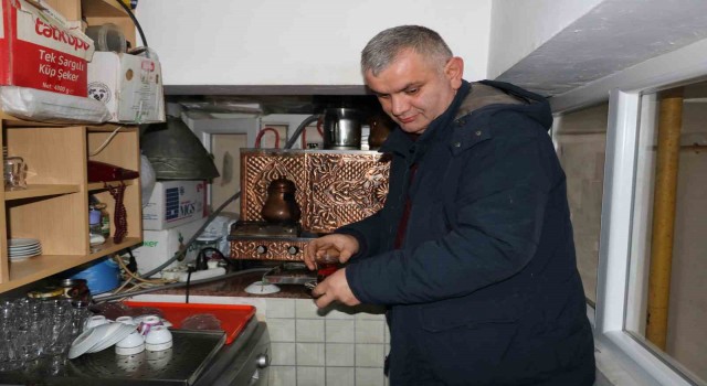Yıllarca çay getirdiği kurumdan ilk EYTli olmanın mutluluğunu yaşıyor