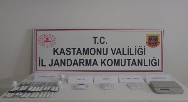 Yol kontrolünde araçta yapılan aramada uyuşturucu yakalandı