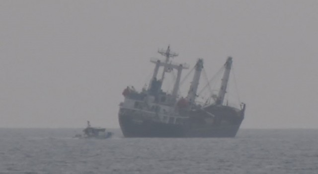 Yük gemisindeki yükler kaydı, gemi yana doğru yattı