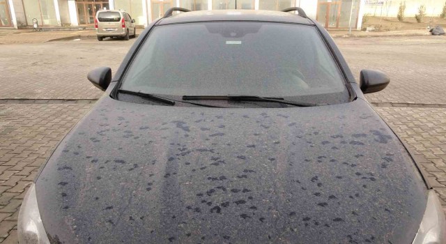 Yüksekovada araçlar çamur altında kaldı