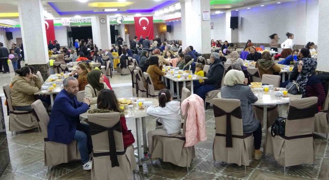 Yüksekovada depremzede ailelere iftar yemeği