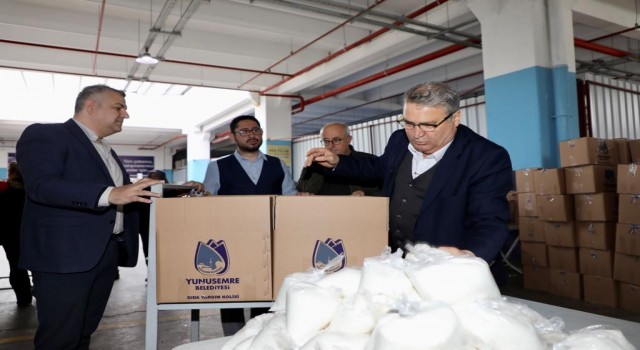 Yunusemrede erzak kolileri hazır