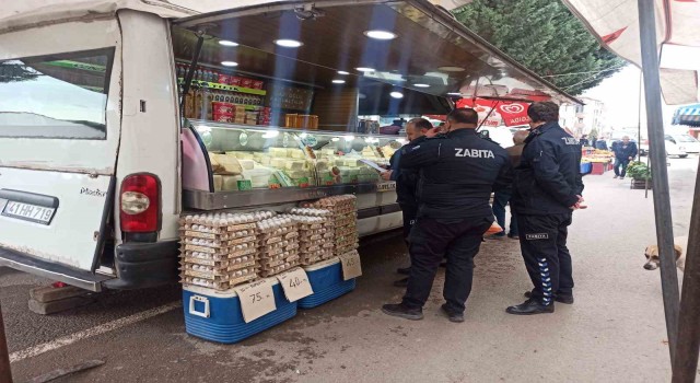Zabıtadan Altınova Semt Pazarında sıkı denetim