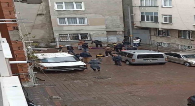 Zeytinburnunda dördüncü kattan düşen kadın hayatını kaybetti