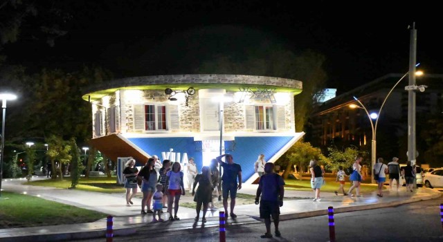 Ziyaretçilerinin adeta başını döndüren ters evi 29 bin 694 kişi ziyaret etti