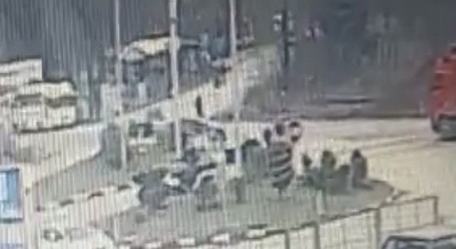 Zonguldakta tırın otomobille çarpışma anı kamerada