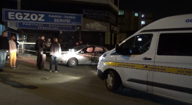 İzmir Buca'da 15 yaşındaki sürücü park halindeki tıra çarptı: 1 ölü