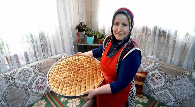 15 yıldır elinden oklava düşmüyor: Fırın değil Hacerin mutfağı