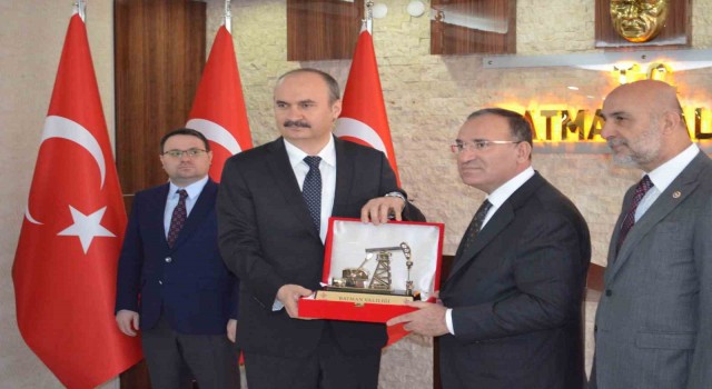 Adalet Bakanı Bozdağ, Batman Valiliğine ziyarette bulundu