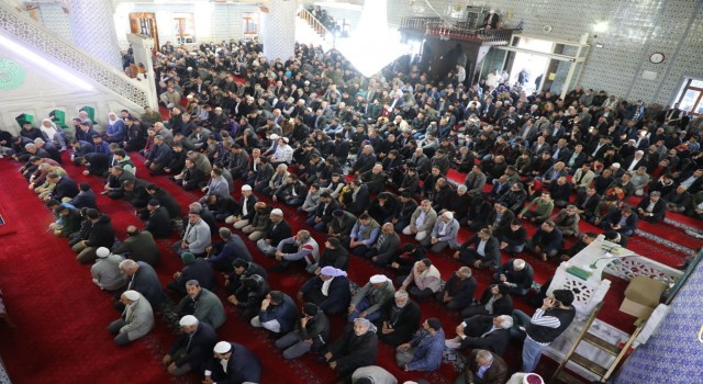 Adalet Bakanı Bozdağ Şanlıurfada bayram namazı kıldı