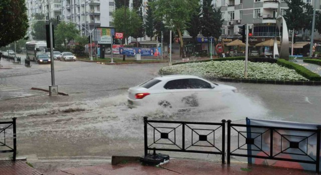 Adanayı esir alan yağmur tarım arazilerine etki etmedi