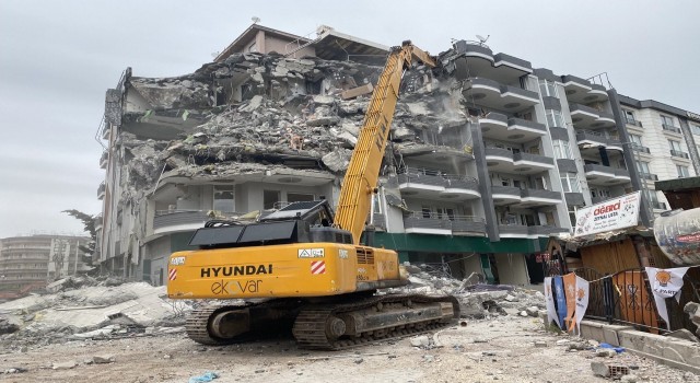 Adıyamanda enkaz kaldırma tamamlandı, acil yıkılacak binalar yıkıldı