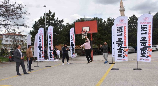Afyonkarahisarı mahalle ligi heyecanı sardı