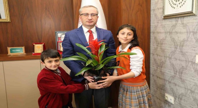 Ağrı Milli Eğitim Müdürü Kökrek, koltuğunu çocuklara devretti
