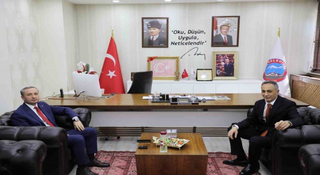 Ağrı Milli Eğitim Müdürü Kökrekten, Başkan Karadoğana hayırlı olsun ziyareti