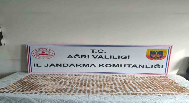 Ağrıda durdurulan tırda bin 245 altın sikke ele geçirildi