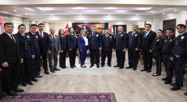 Ağrıda minik öğrenciler Polis Haftasını unutmadı
