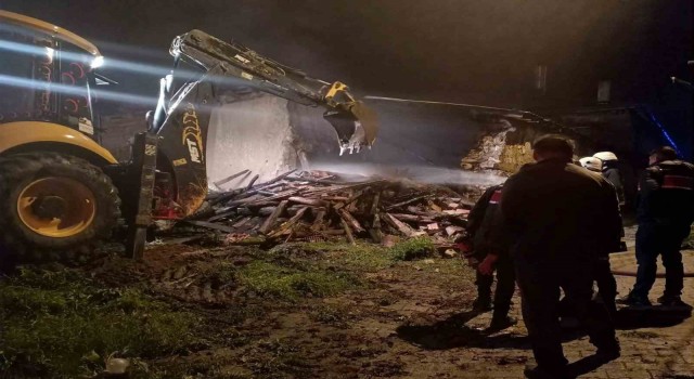 Ahırlıda ev yangını