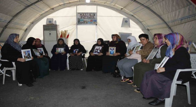 Ailelerin HDP ve PKKya karşı evlat nöbeti devam ediyor