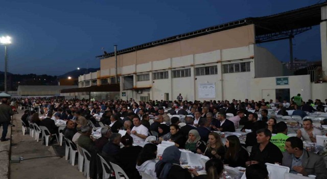 AK Parti Aydında 5 bin kişilik iftar yemeği düzenledi