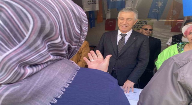 AK Parti İstanbul Milletvekili adayı Nazif Çetin, Avcılarda hasta ve yaşlı seçmenleri evlerinde ziyaret etti