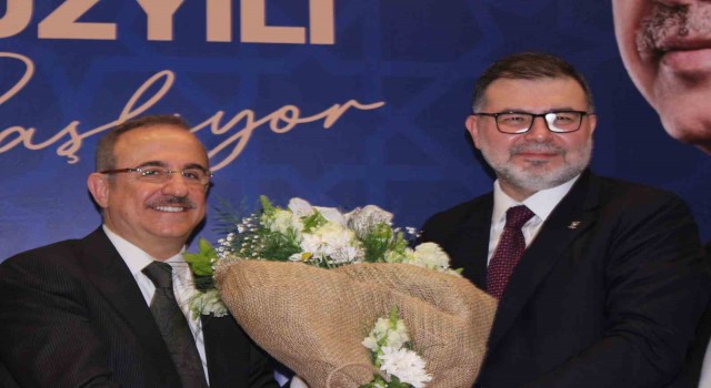 AK Parti İzmirin yeni başkanı görevi devraldı