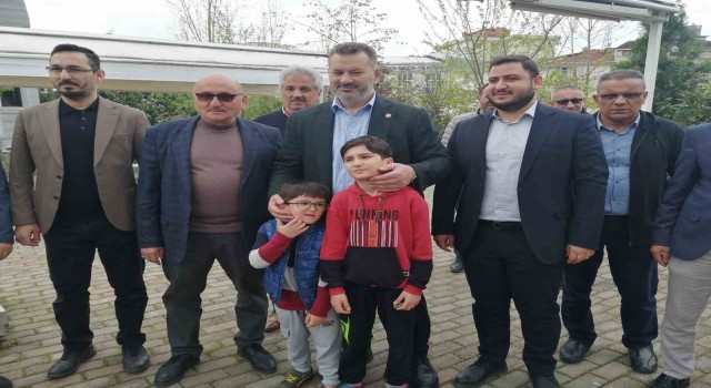 AK Parti Milletvekili adayı Hasan Turan Pendikte vatandaşlarla bir araya geldi