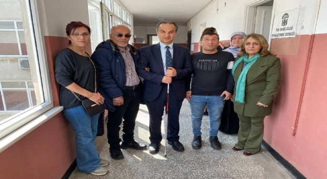 AK Partili görme engelli milletvekili adayı Cemal Donat esnaf ve STKları ziyaret etti