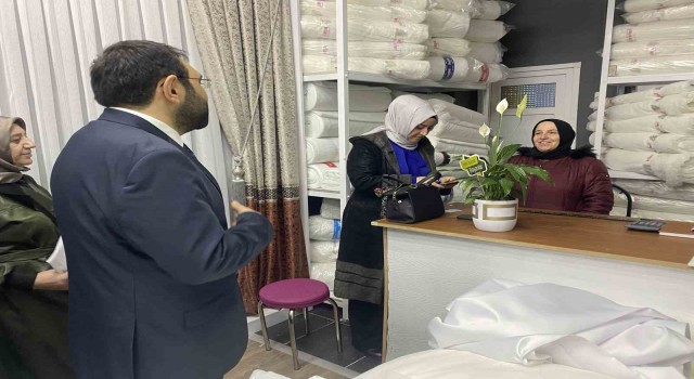 AK Partili milletvekili adayına gençlerden “İlk oyum Erdoğana” sözü